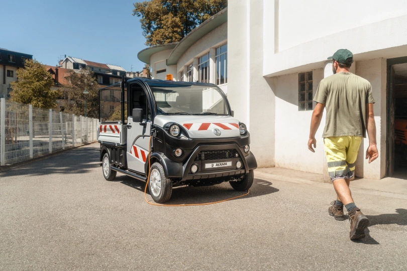 Quadriciclos AIXAM E-Truck E-truck plateau ridelles 3.jpg